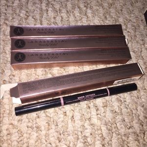 Anastasia brow definer pencil